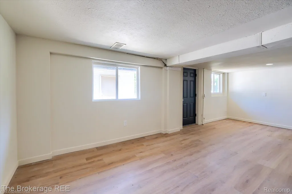 1401 Hillside Drive Flint Charter Township MI 48532