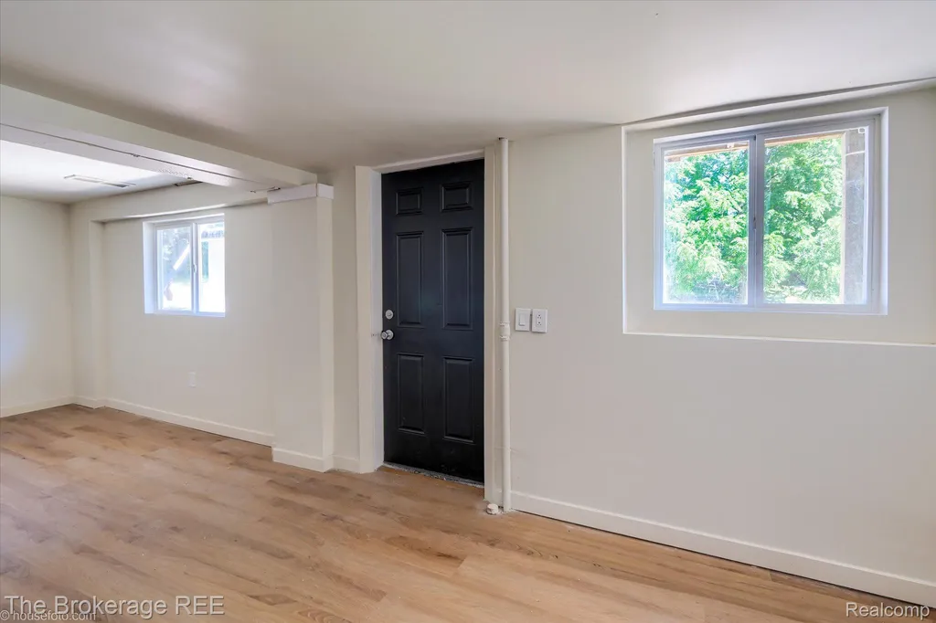 1401 Hillside Drive Flint Charter Township MI 48532