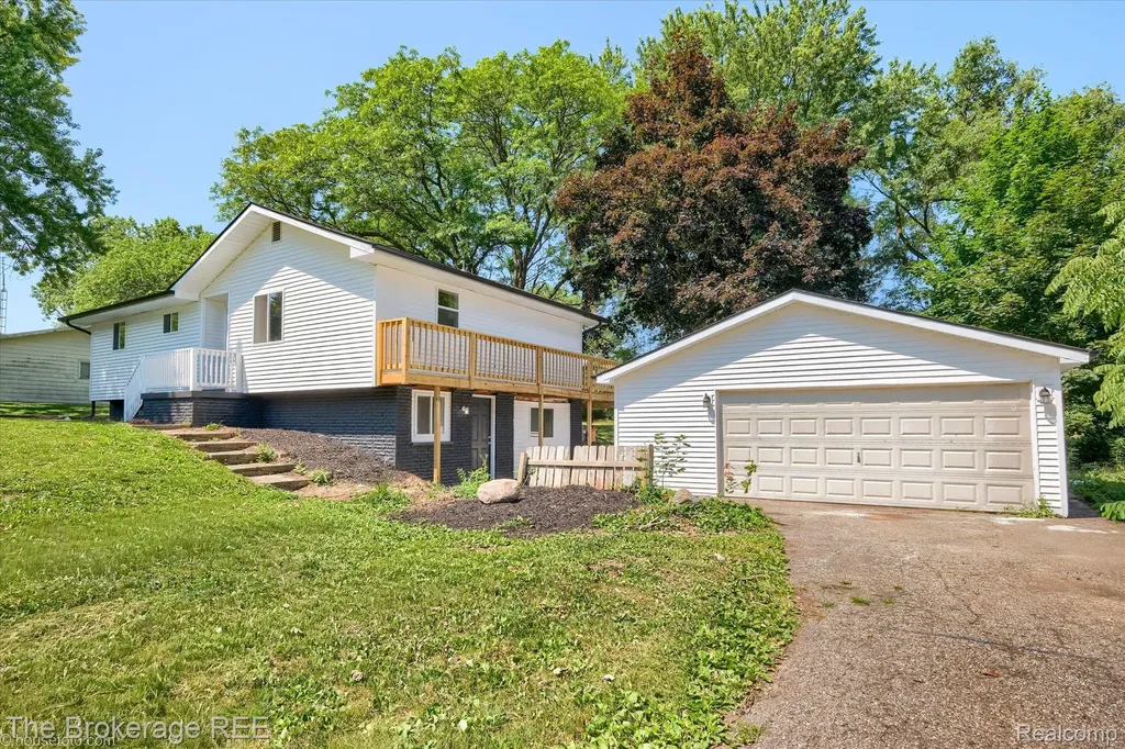 1401 Hillside Drive Flint Charter Township MI 48532