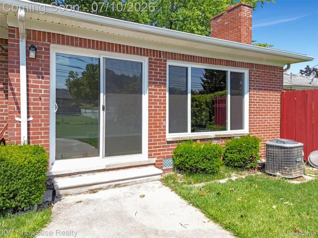 8936 Merriman Road Livonia City MI 48150