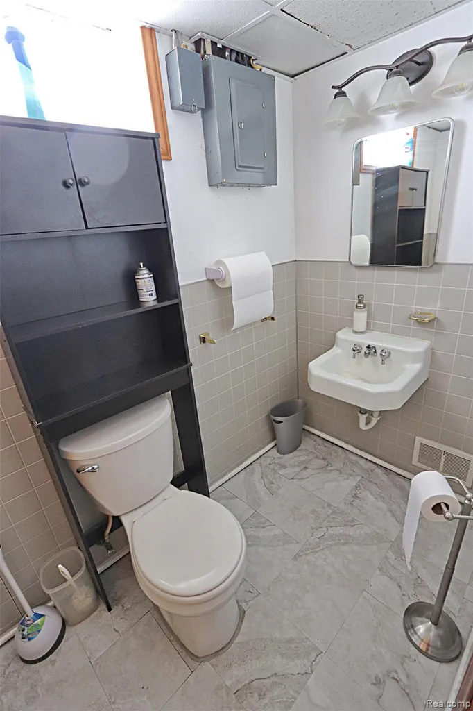 18785 Dale Avenue Allen Park City MI 48101