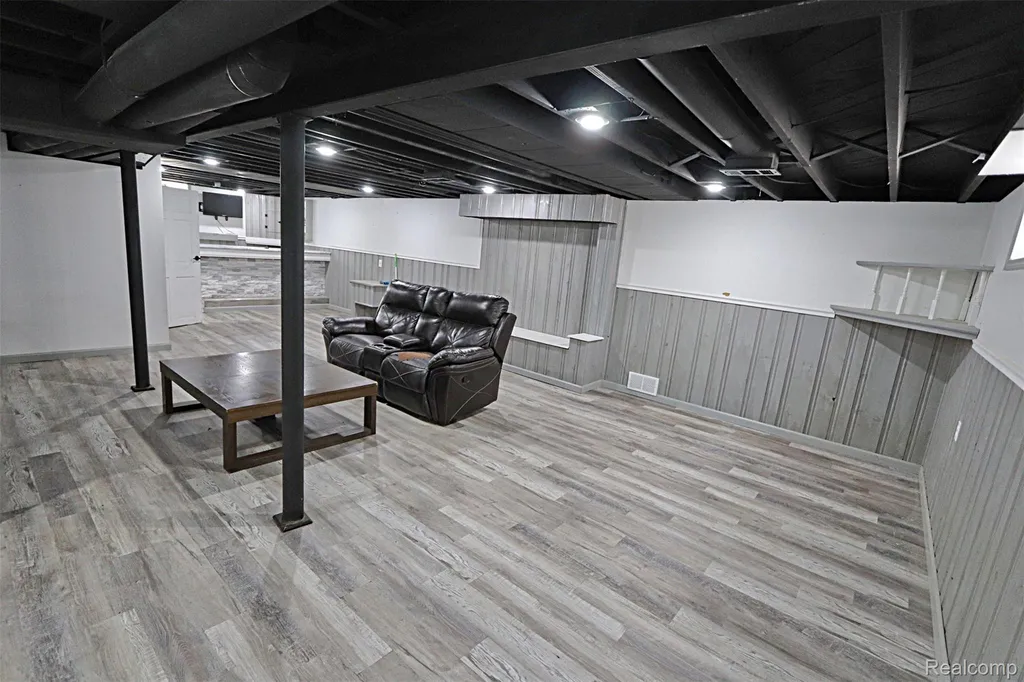18785 Dale Avenue Allen Park City MI 48101