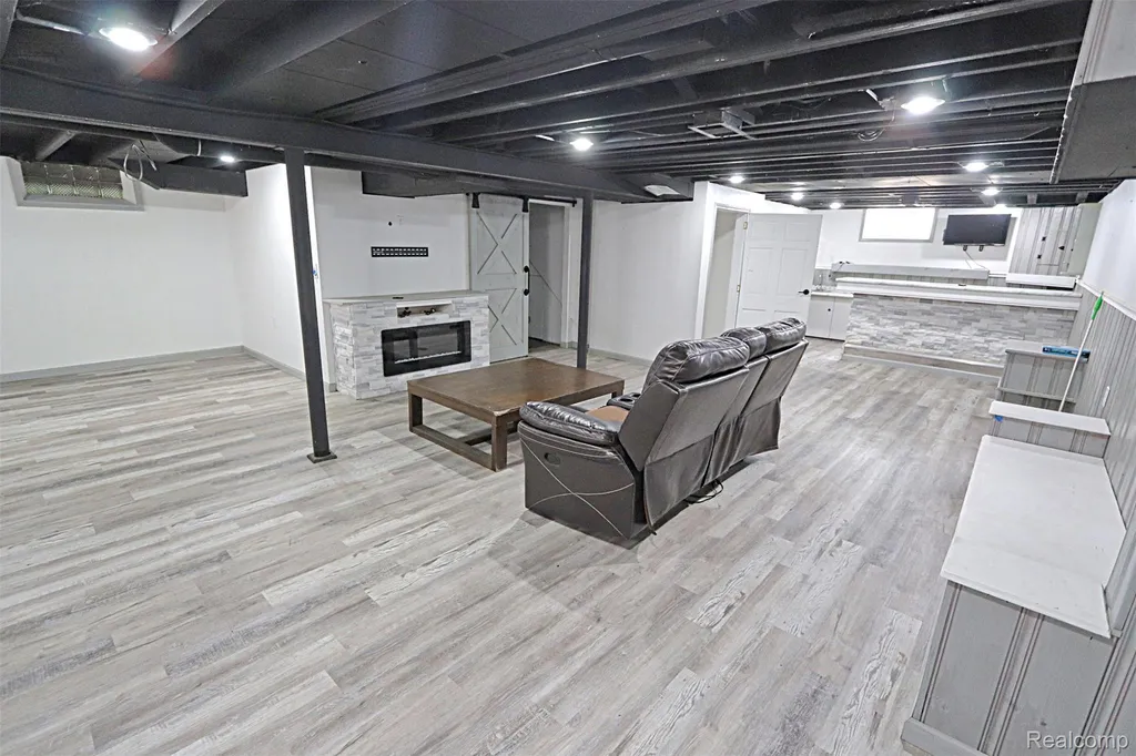 18785 Dale Avenue Allen Park City MI 48101