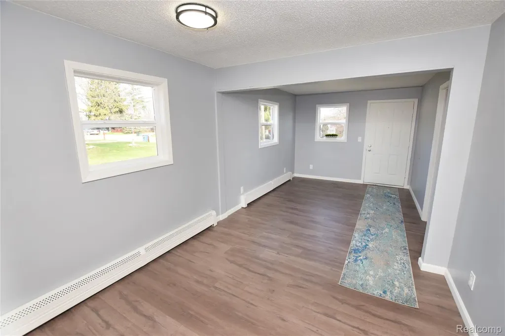 2390 E Boatfield Avenue Burton City MI 48529