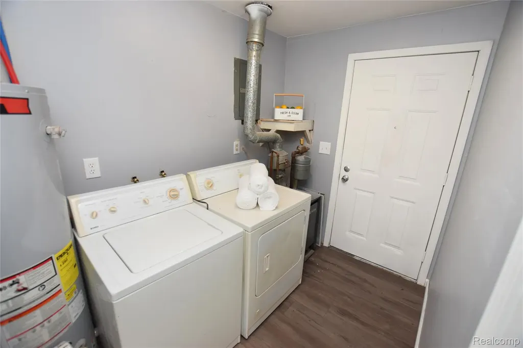 2390 E Boatfield Avenue Burton City MI 48529