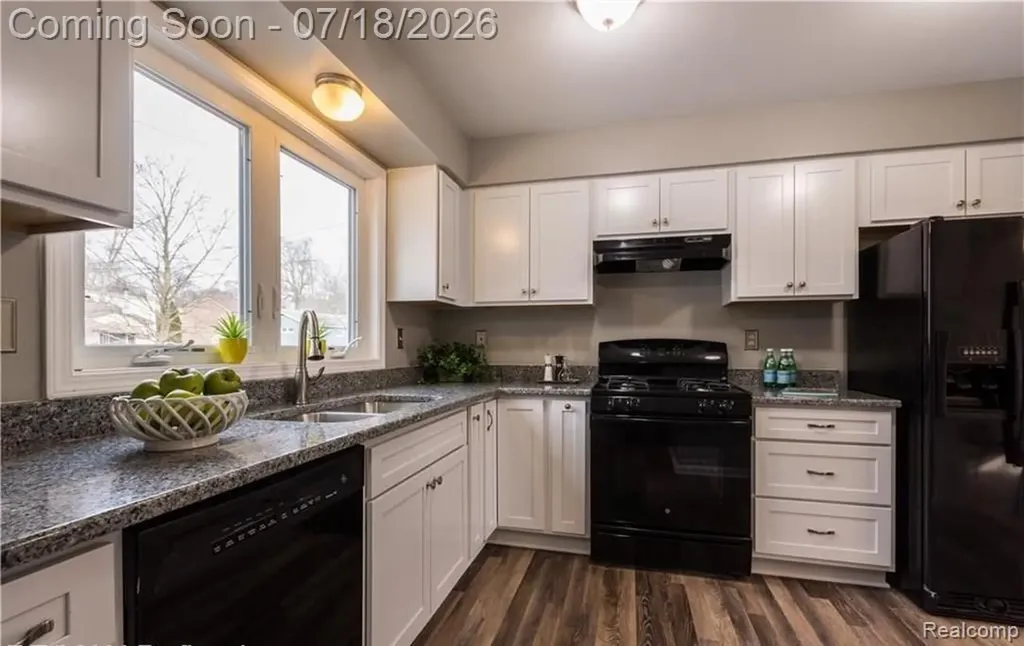 185 Fraser Street Rochester City MI 48307