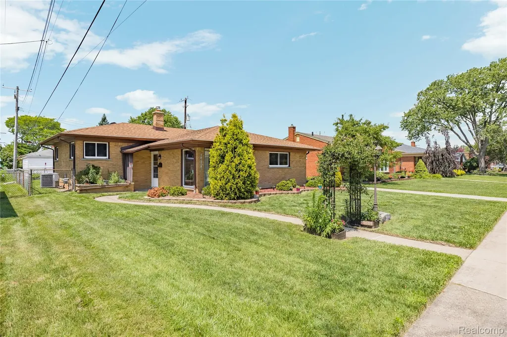 14123 Foch Street Livonia City MI 48154