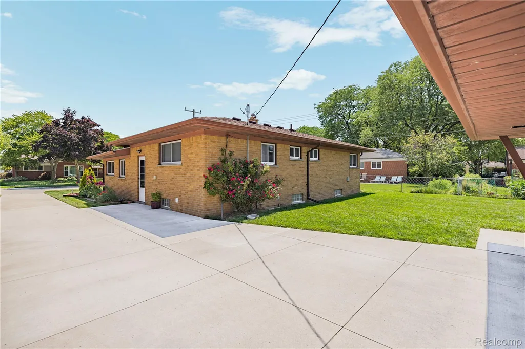 14123 Foch Street Livonia City MI 48154