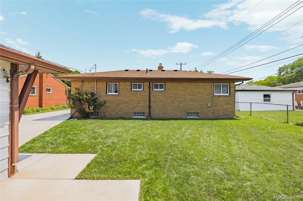 14123 Foch Street Livonia City MI 48154