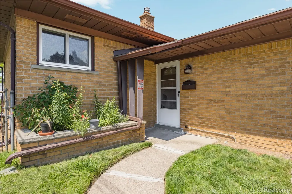 14123 Foch Street Livonia City MI 48154