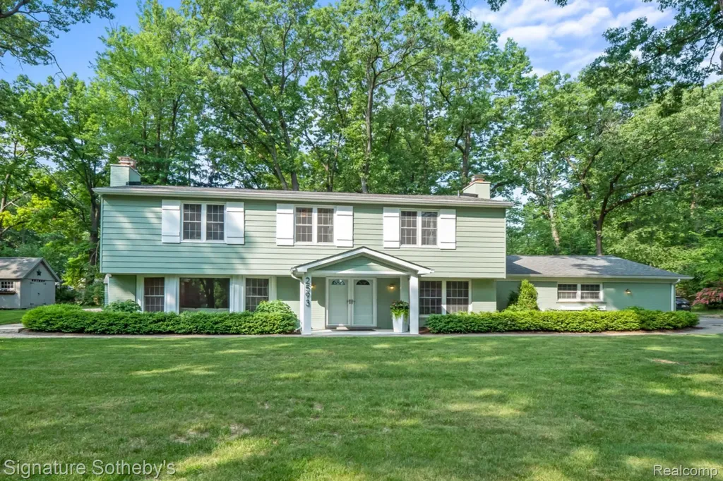 2593 S Christian Hills Drive Rochester Hills City MI 48309