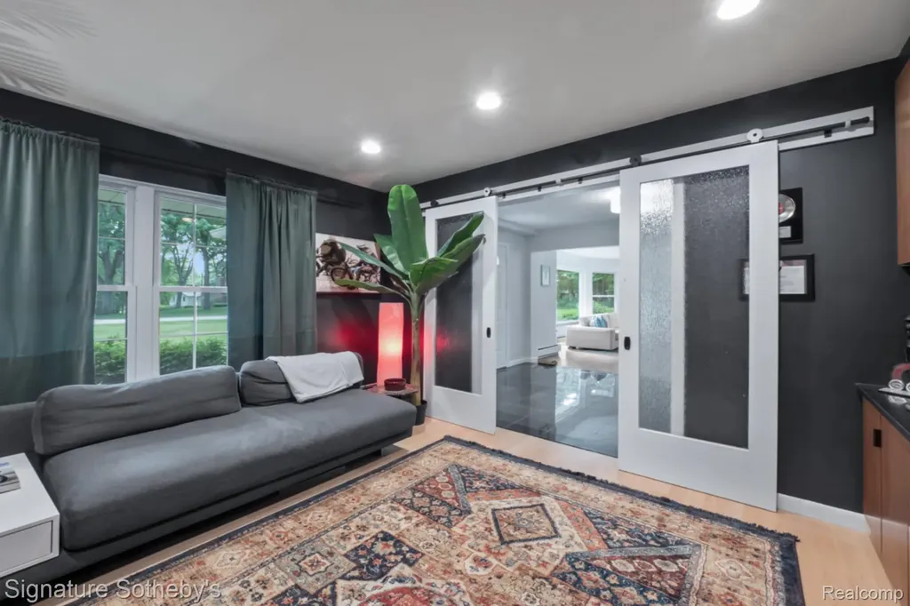 2593 S Christian Hills Drive Rochester Hills City MI 48309