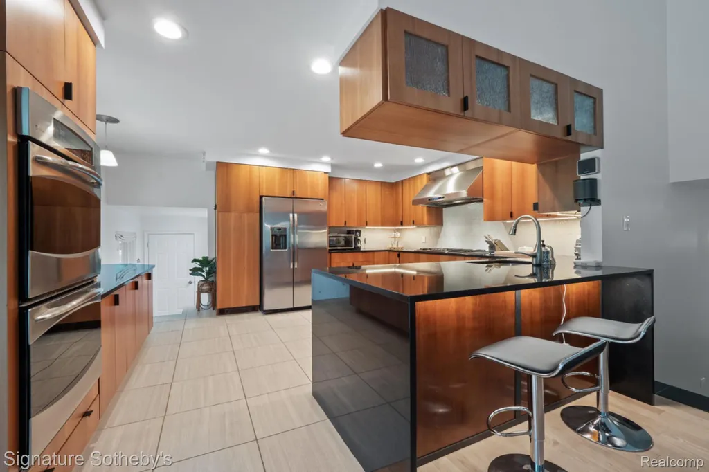2593 S Christian Hills Drive Rochester Hills City MI 48309