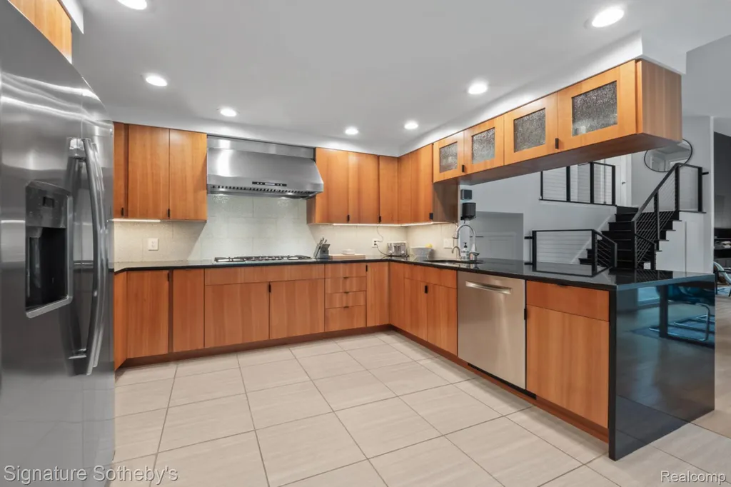 2593 S Christian Hills Drive Rochester Hills City MI 48309