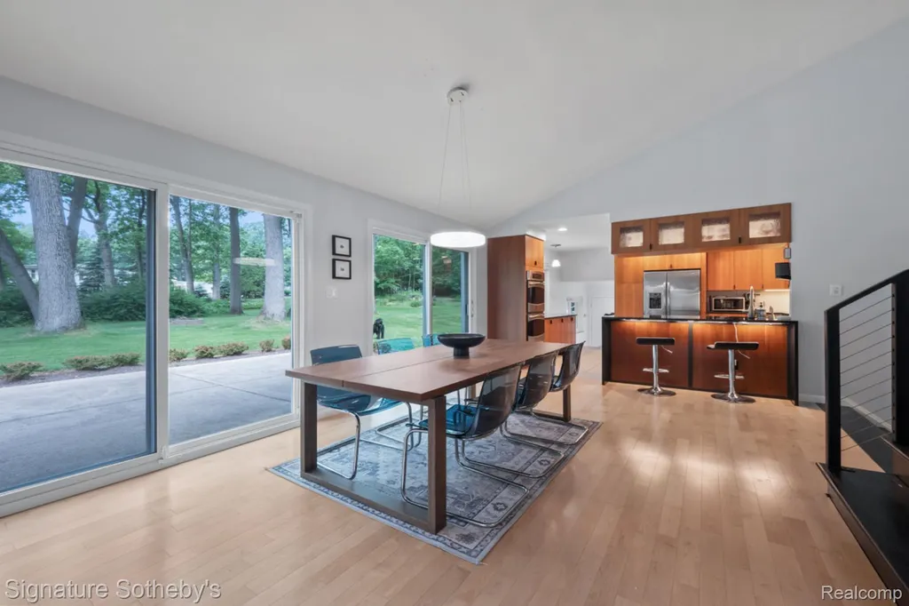 2593 S Christian Hills Drive Rochester Hills City MI 48309