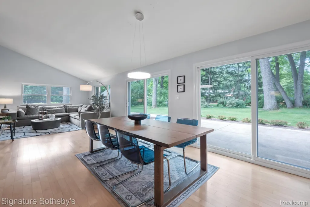 2593 S Christian Hills Drive Rochester Hills City MI 48309
