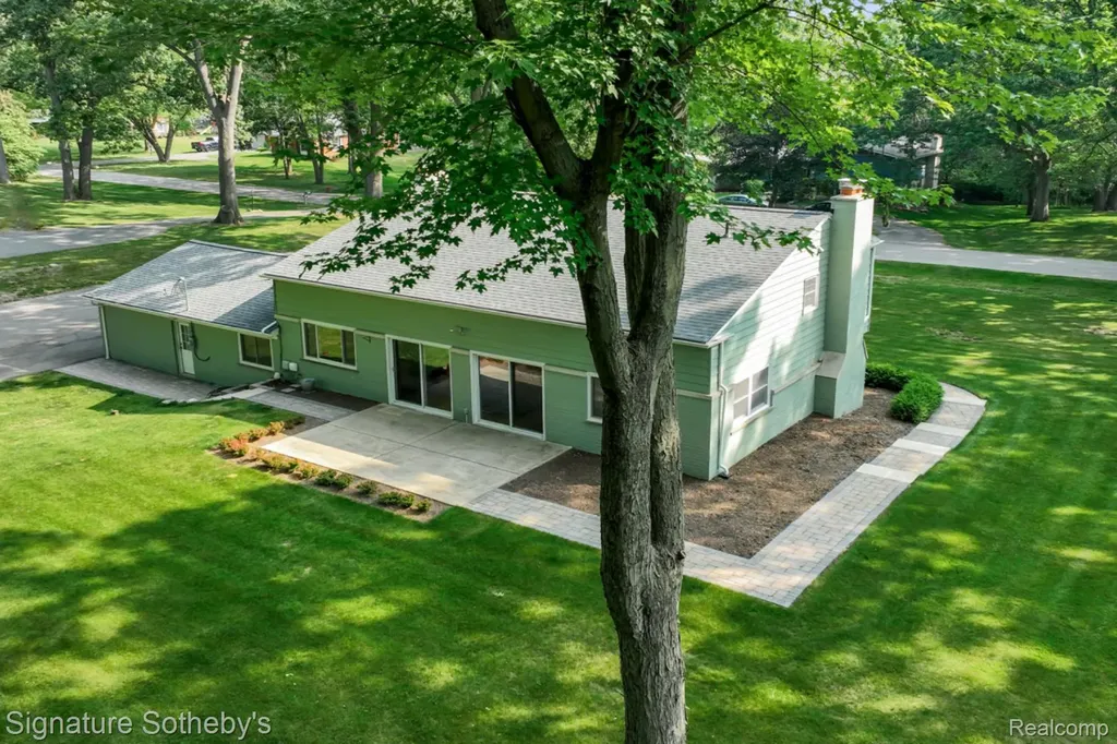 2593 S Christian Hills Drive Rochester Hills City MI 48309
