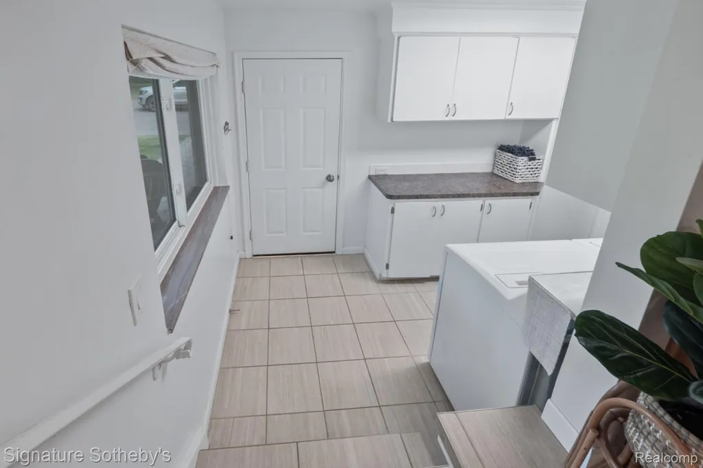2593 S Christian Hills Drive Rochester Hills City MI 48309