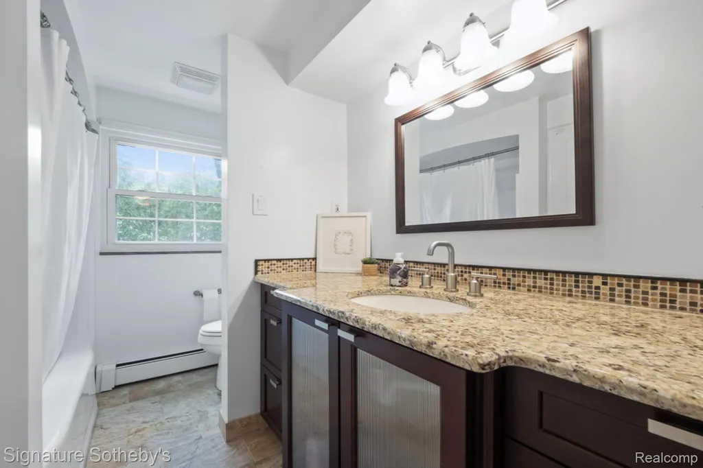 2593 S Christian Hills Drive Rochester Hills City MI 48309