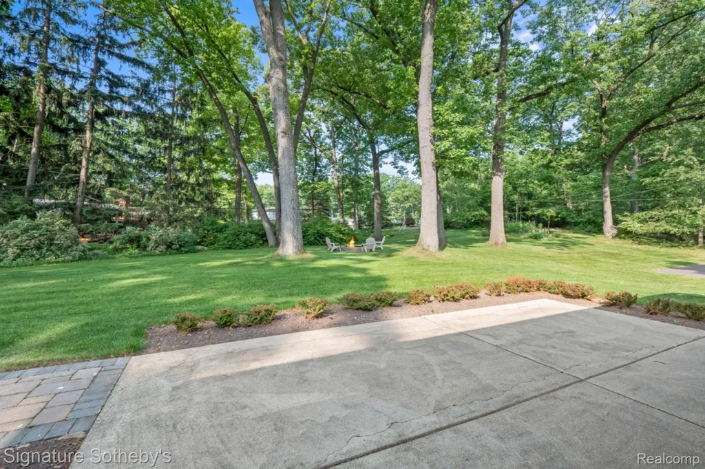 2593 S Christian Hills Drive Rochester Hills City MI 48309