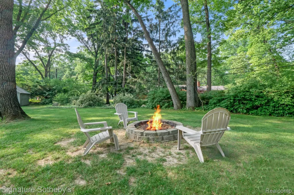 2593 S Christian Hills Drive Rochester Hills City MI 48309