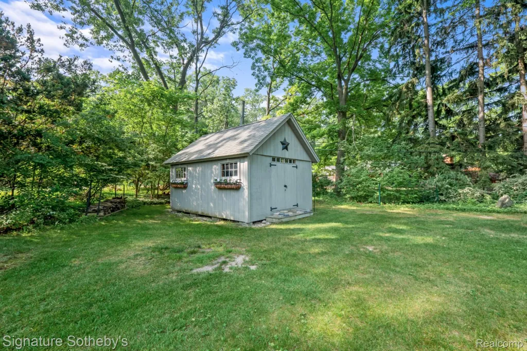 2593 S Christian Hills Drive Rochester Hills City MI 48309