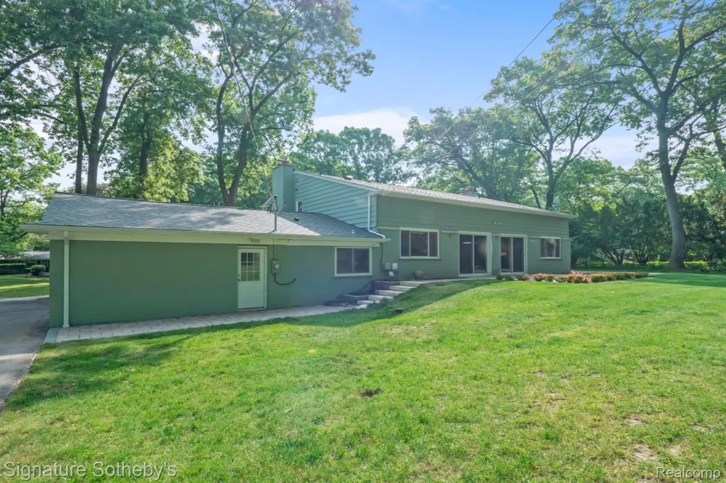 2593 S Christian Hills Drive Rochester Hills City MI 48309