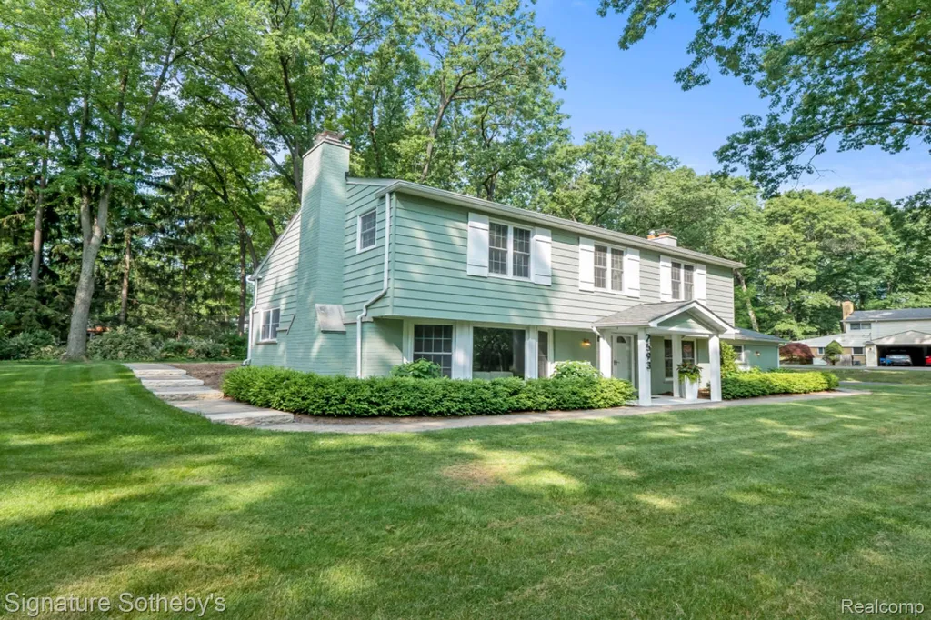 2593 S Christian Hills Drive Rochester Hills City MI 48309