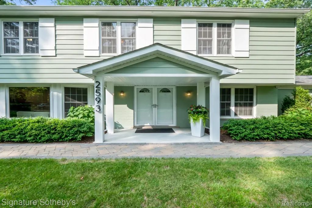 2593 S Christian Hills Drive Rochester Hills City MI 48309