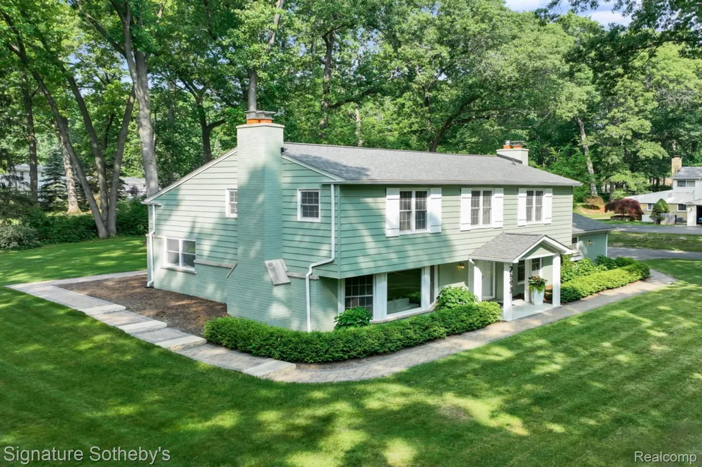 2593 S Christian Hills Drive Rochester Hills City MI 48309