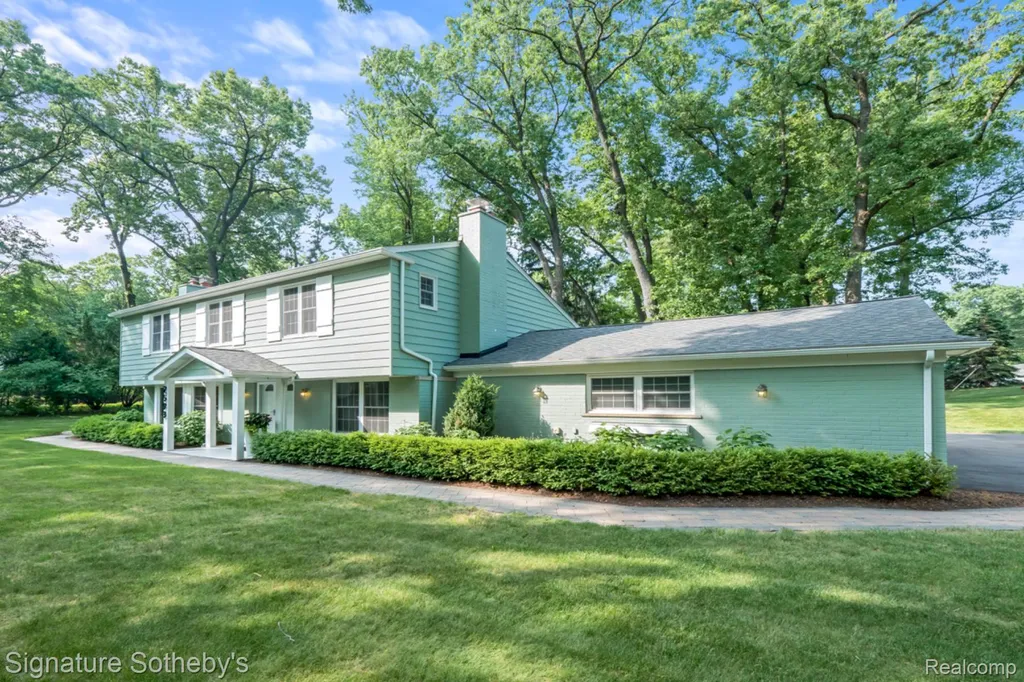 2593 S Christian Hills Drive Rochester Hills City MI 48309