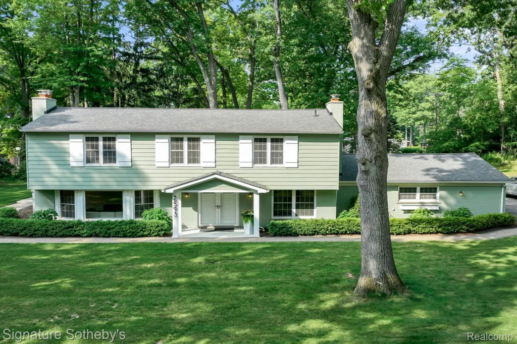 2593 S Christian Hills Drive Rochester Hills City MI 48309