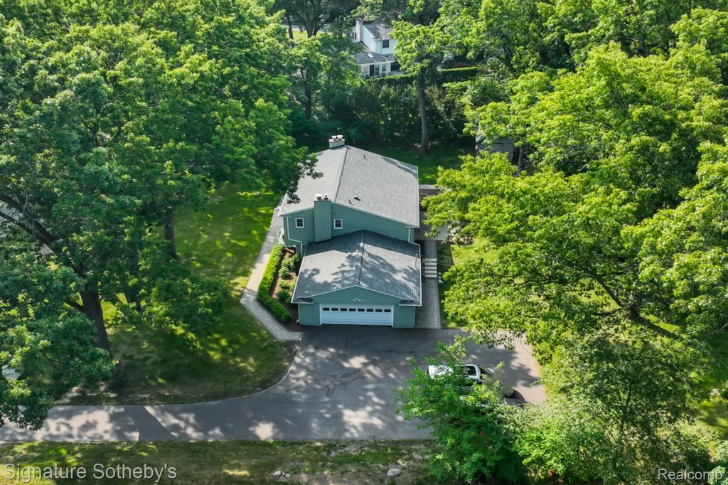 2593 S Christian Hills Drive Rochester Hills City MI 48309