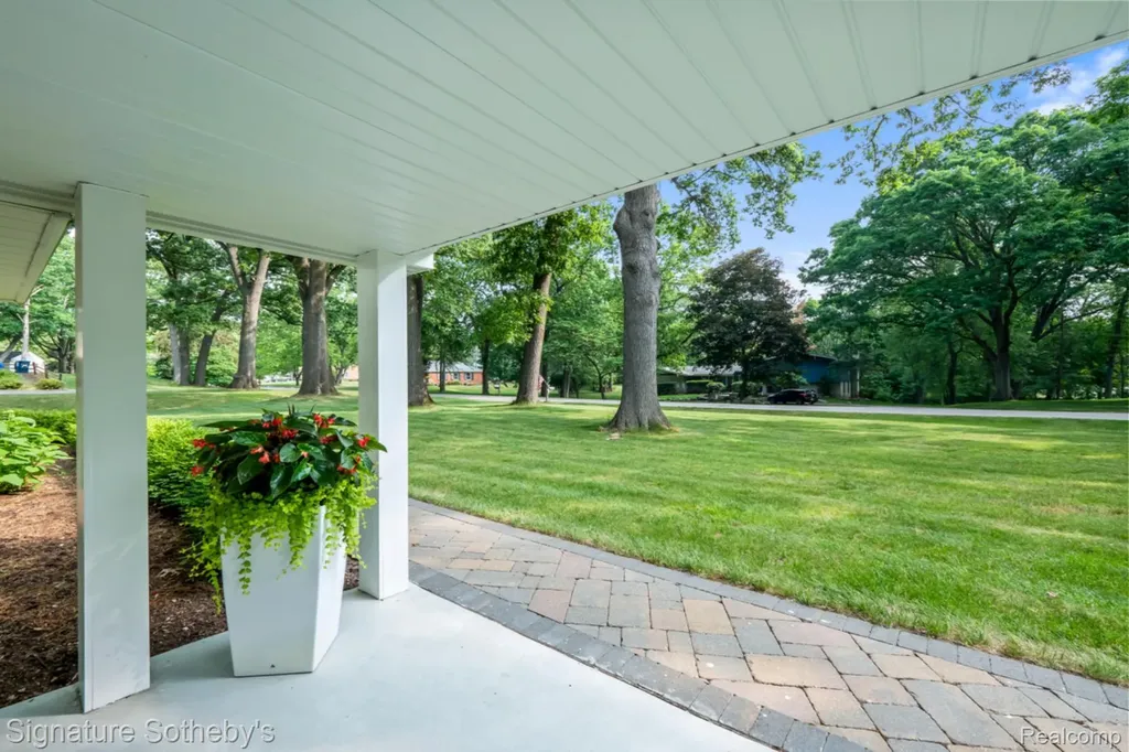 2593 S Christian Hills Drive Rochester Hills City MI 48309