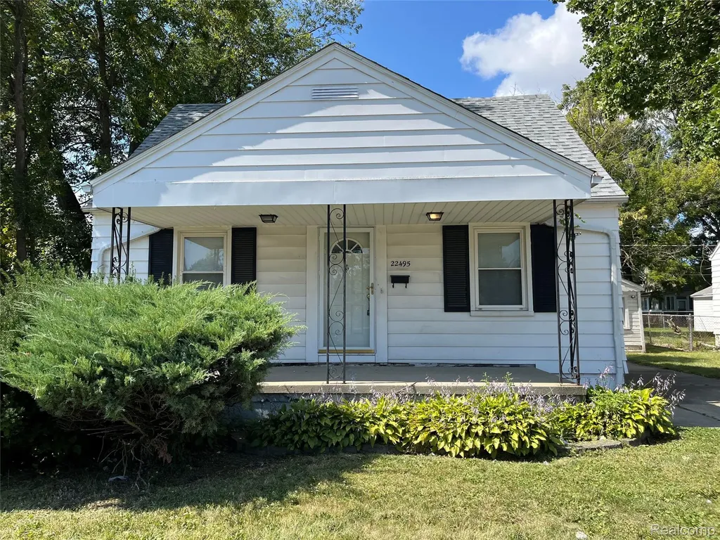 22495 Tuscany Avenue Eastpointe City MI 48021
