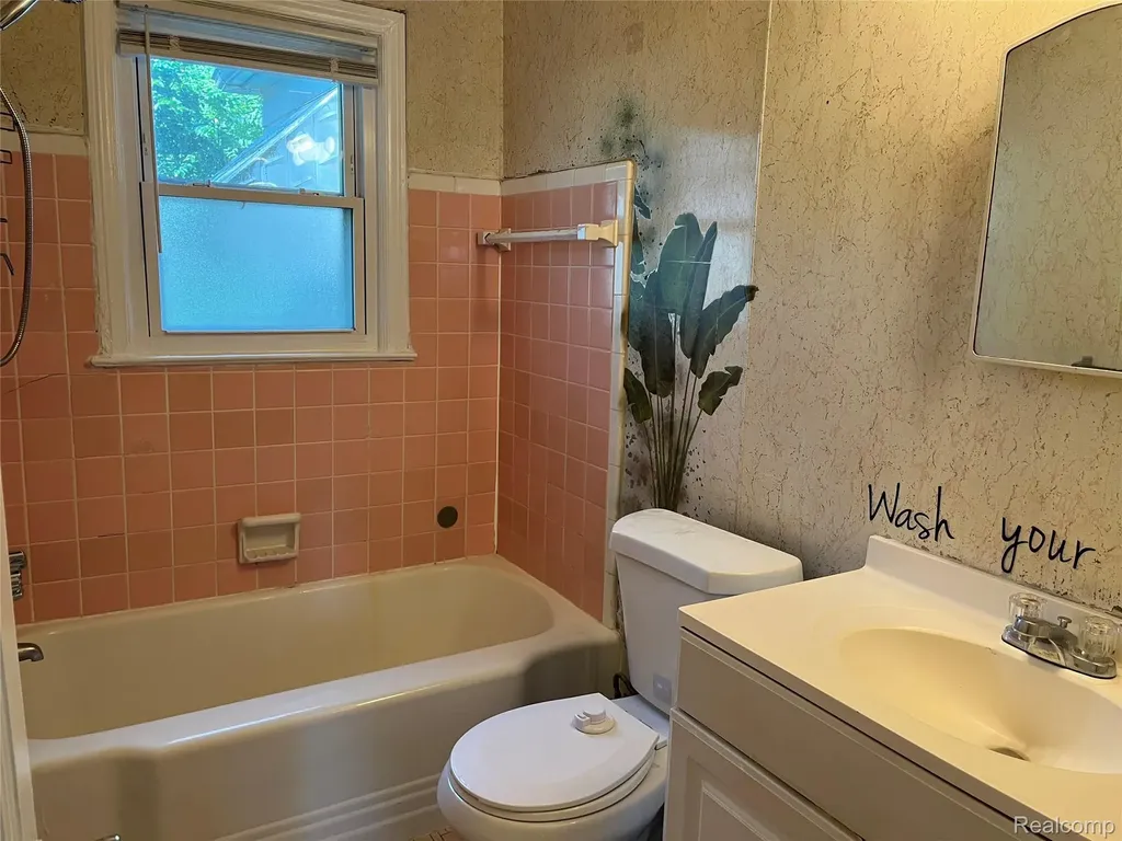 22495 Tuscany Avenue Eastpointe City MI 48021