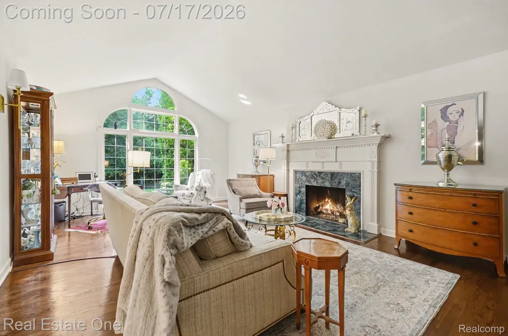 2819 Bywater Drive Troy City MI 48085