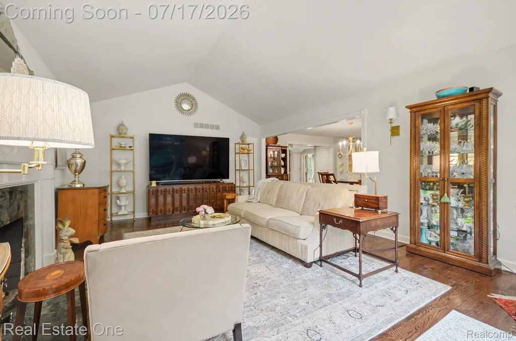 2819 Bywater Drive Troy City MI 48085