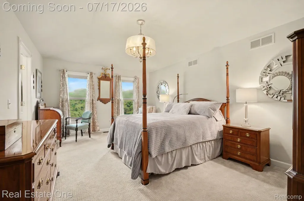 2819 Bywater Drive Troy City MI 48085