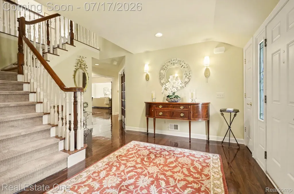 2819 Bywater Drive Troy City MI 48085