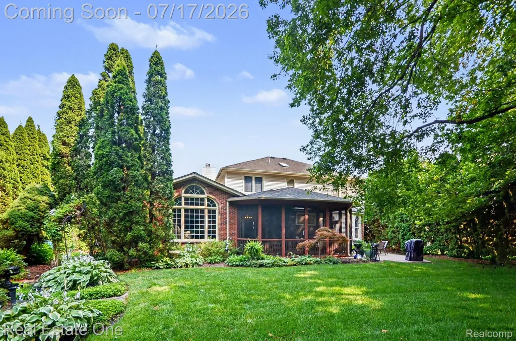 2819 Bywater Drive Troy City MI 48085