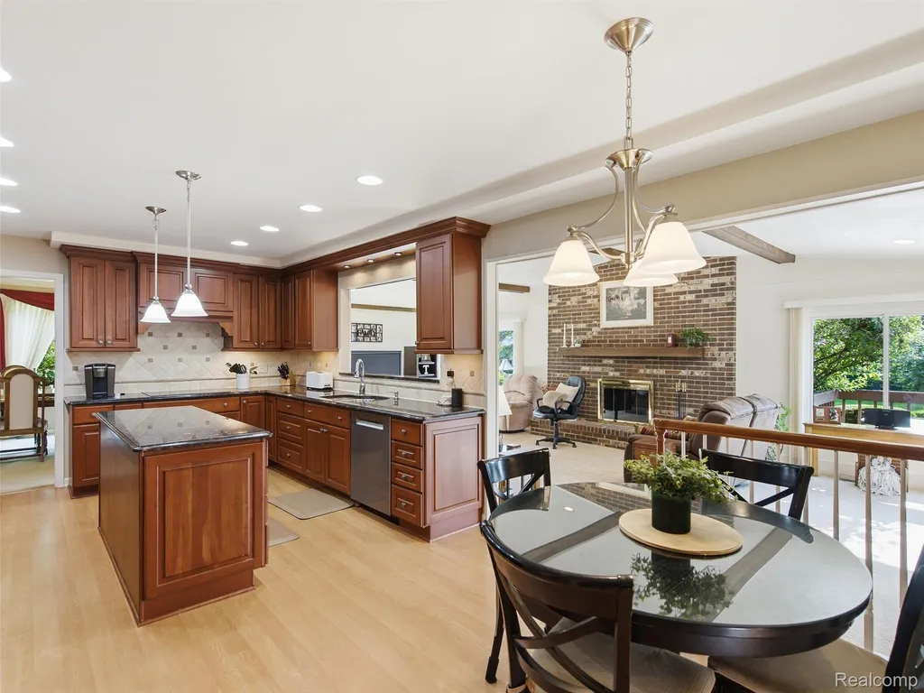28854 Eton Glen Farmington Hills City MI 48331