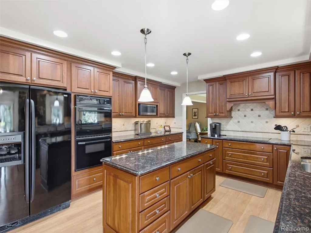 28854 Eton Glen Farmington Hills City MI 48331