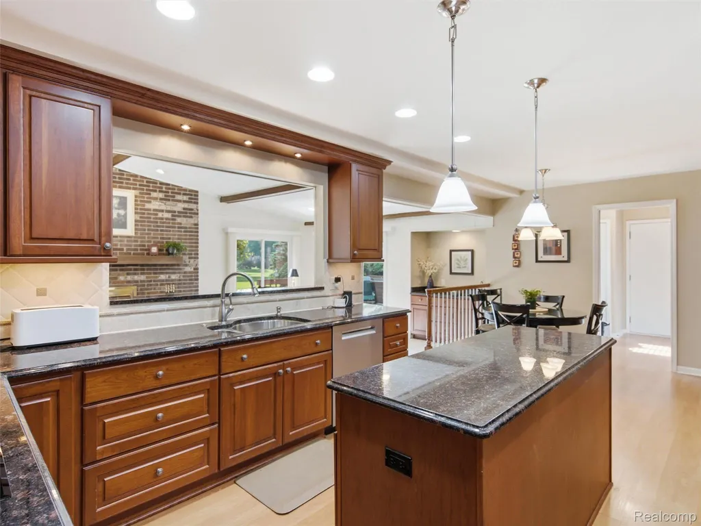 28854 Eton Glen Farmington Hills City MI 48331