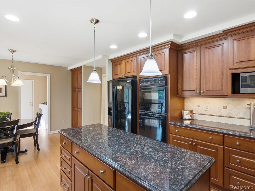 28854 Eton Glen Farmington Hills City MI 48331