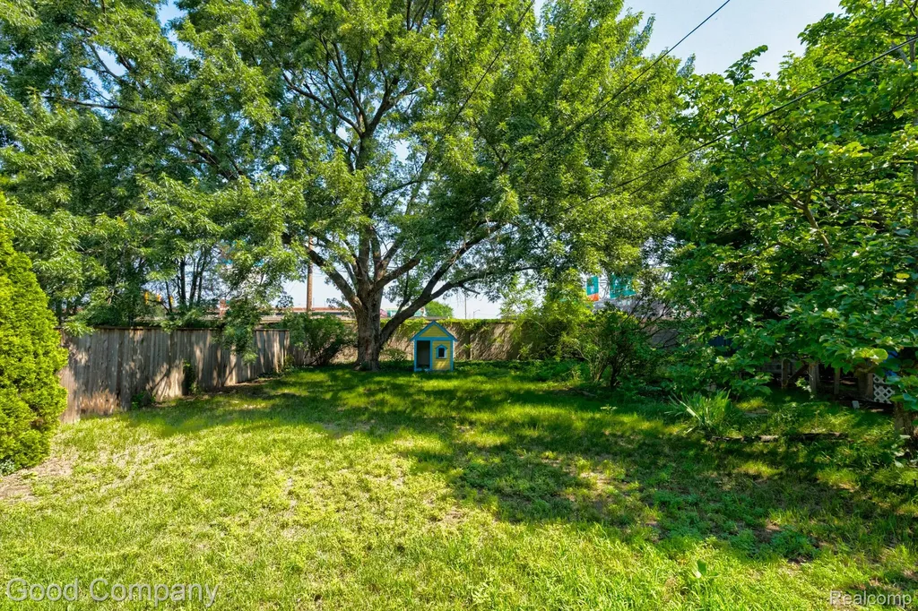 10 Millington Road Pleasant Ridge City MI 48069