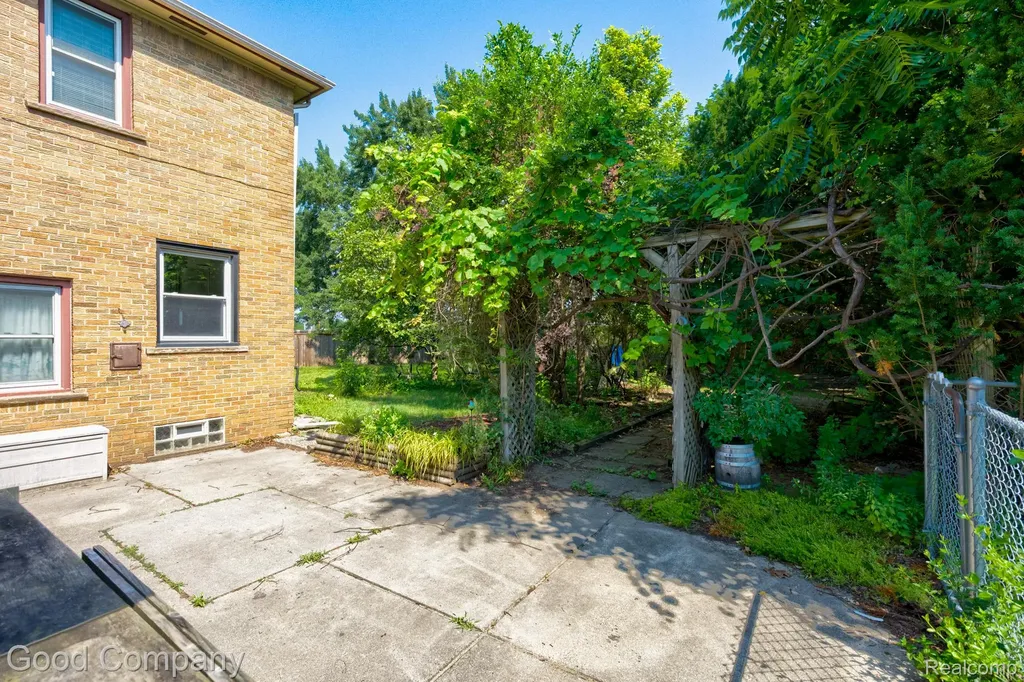 10 Millington Road Pleasant Ridge City MI 48069