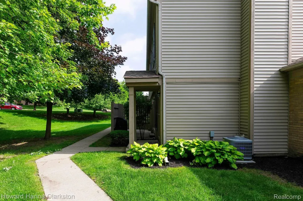 3145 Hidden Ridge Drive Waterford Charter Township MI 48328