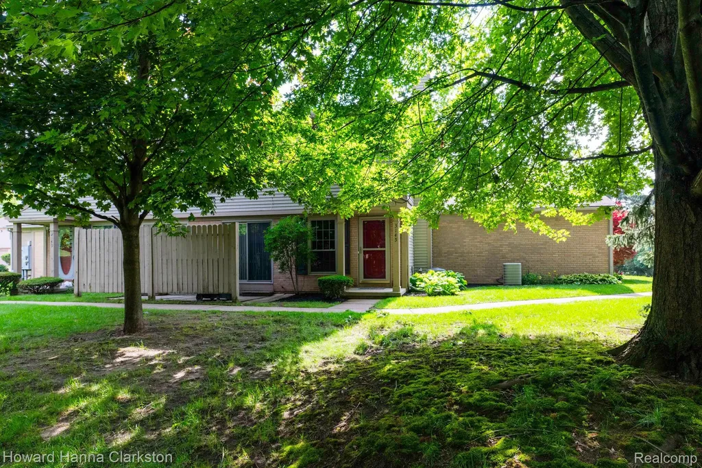 3145 Hidden Ridge Drive Waterford Charter Township MI 48328