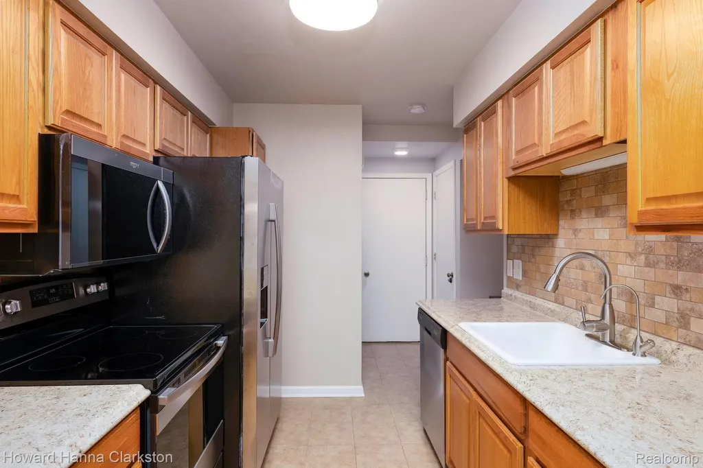 3145 Hidden Ridge Drive Waterford Charter Township MI 48328